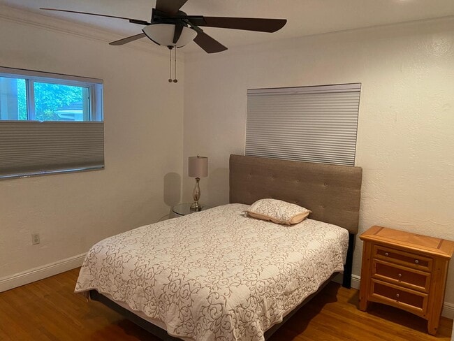 3725 SW 60th Ct in Miami, FL - Building Photo - Building Photo