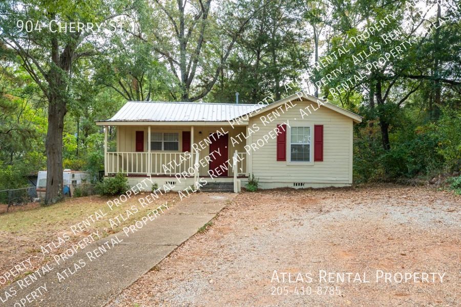 904 Cherry St in Talladega, AL - Building Photo