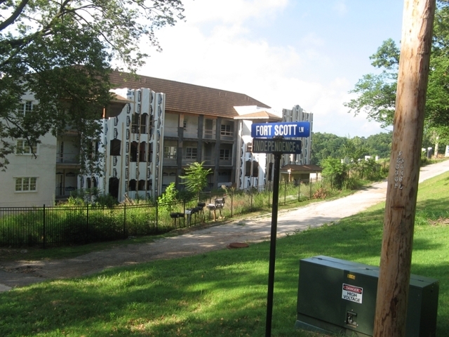 Crown Pointe Condominiums in Afton, OK - Foto de edificio - Building Photo