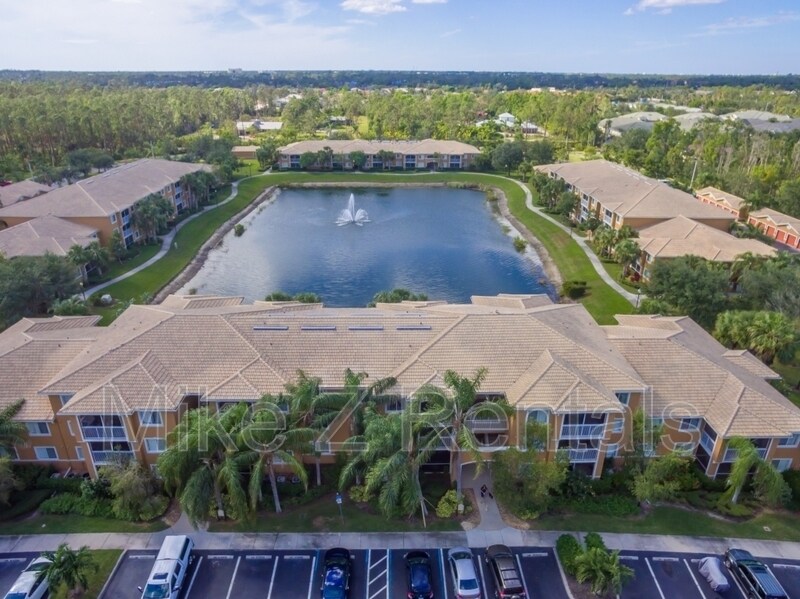 1840 Florida Club Cir in Naples, FL - Foto de edificio