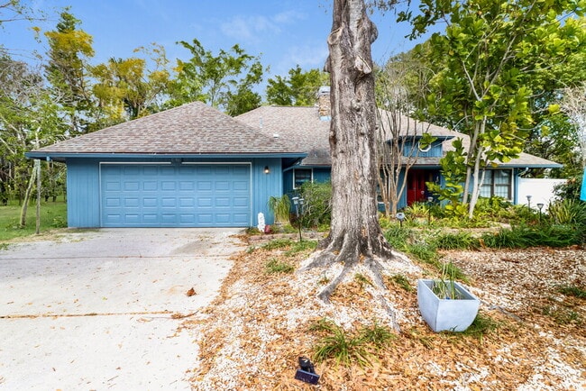 property at 1698 Elm Pl