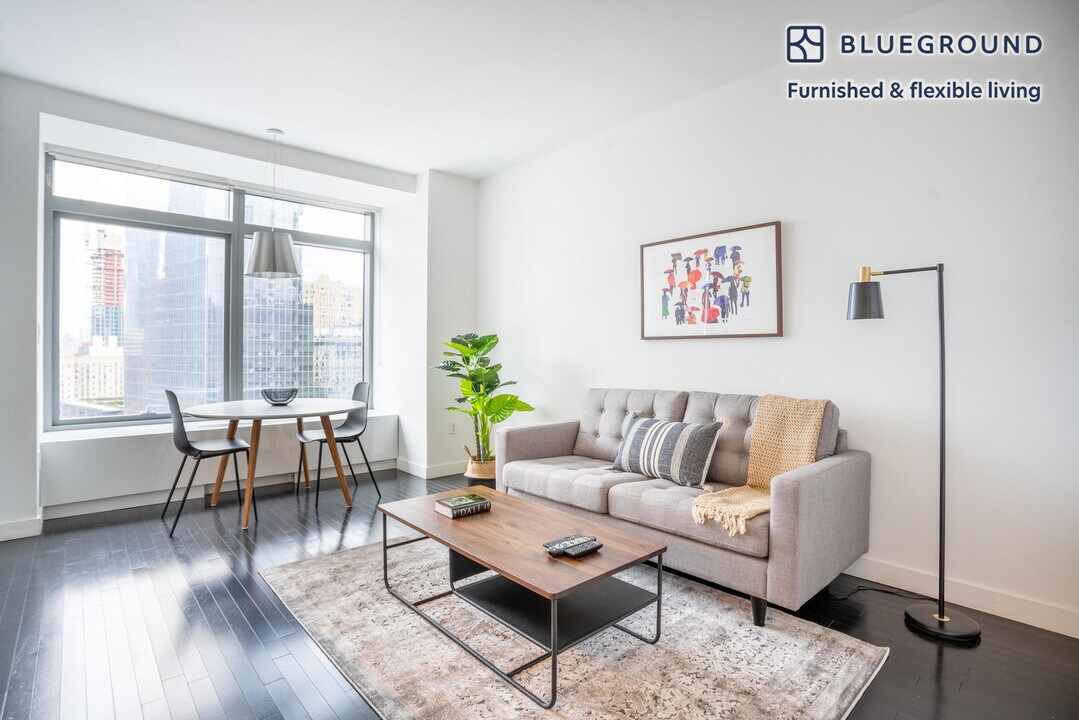 123 Washington St in New York, NY - Building Photo