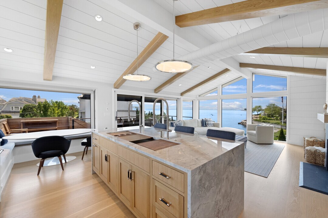 12 E Point Ln in Greenwich, CT - Building Photo