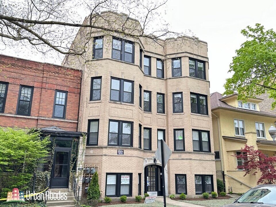 2171 W Wilson Ave in Chicago, IL - Building Photo