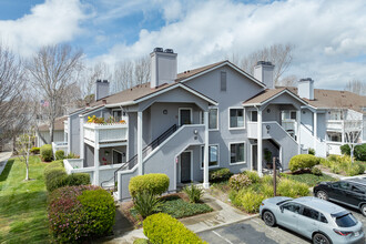 The Cove at Marina Bay in Richmond, CA - Building Photo - Building Photo