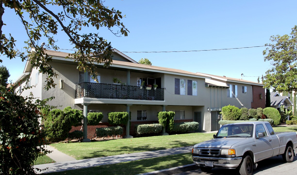 651 Stanley Ave in Long Beach, CA - Foto de edificio