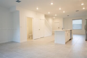 204 SE 10th St in Homestead, FL - Building Photo - Building Photo