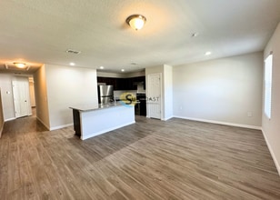 6467 Sweetbay Ln in Jacksonville, FL - Foto de edificio - Building Photo