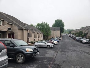 1394 Bradley Dr in Harrisonburg, VA - Building Photo - Building Photo