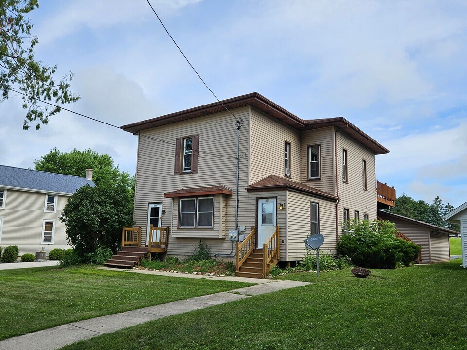 138 Martin St in Campbellsport, WI - Building Photo