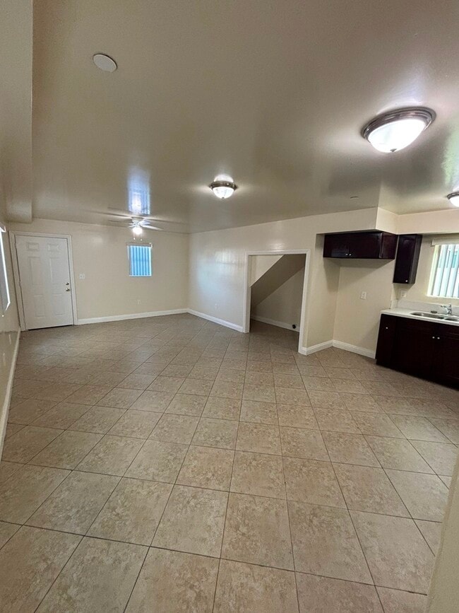 9017 Avalon Blvd in Los Angeles, CA - Foto de edificio - Building Photo