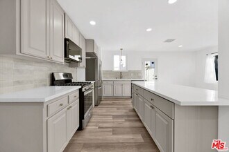 1213 Thompson Ave in Glendale, CA - Building Photo - Building Photo