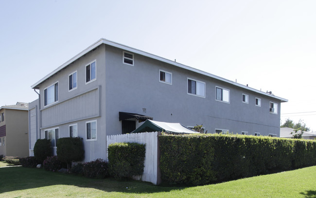 1312-1316 1/2 W Valencia Dr in Fullerton, CA - Building Photo - Building Photo