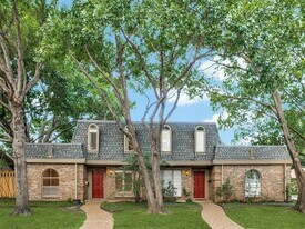 9808 Crest Meadow Dr in Dallas, TX - Building Photo
