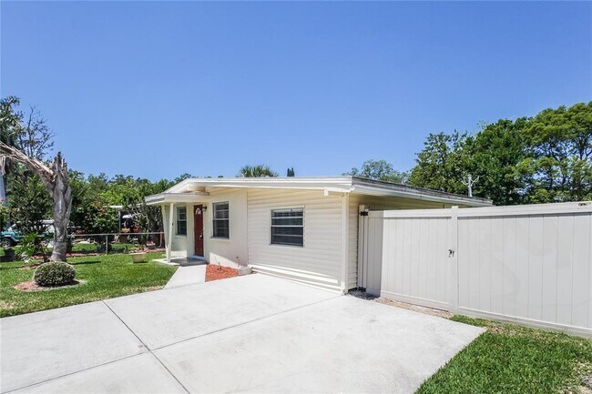 1911 3rd Ave E in Bradenton, FL - Building Photo - Building Photo