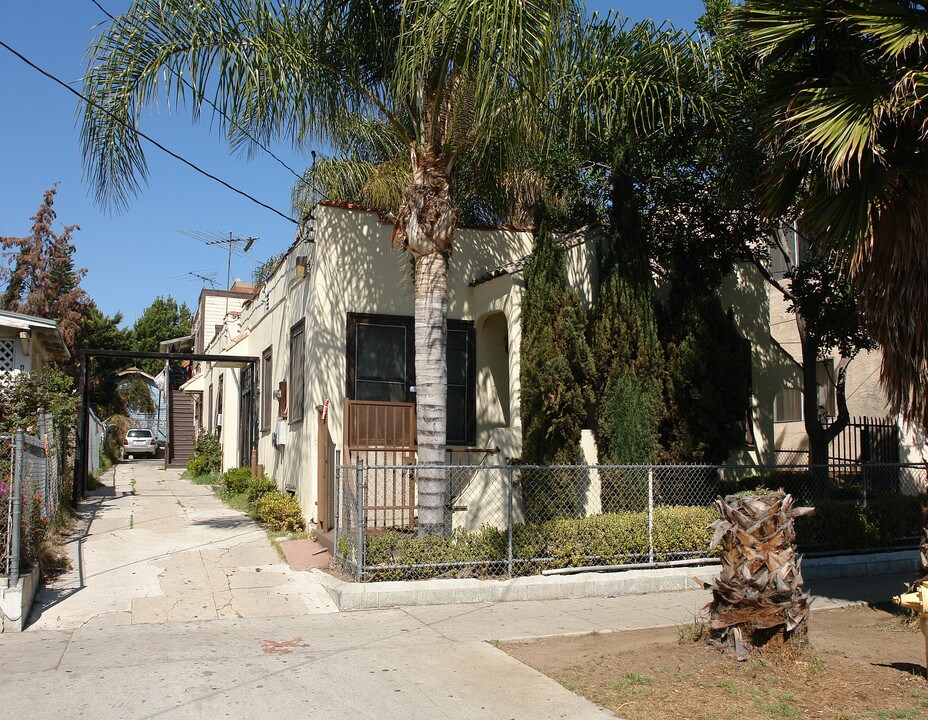 4437 E Lockwood Ave in Los Angeles, CA - Building Photo