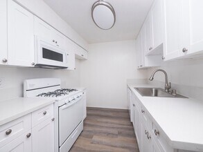 20951 Roscoe Blvd in Canoga Park, CA - Building Photo - Interior Photo