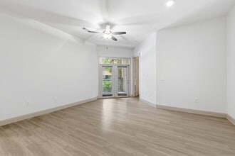 Midtown on the Rail in Houston, TX - Foto de edificio - Interior Photo