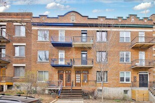 930 Av. Davaar in Outremont, QC - Building Photo