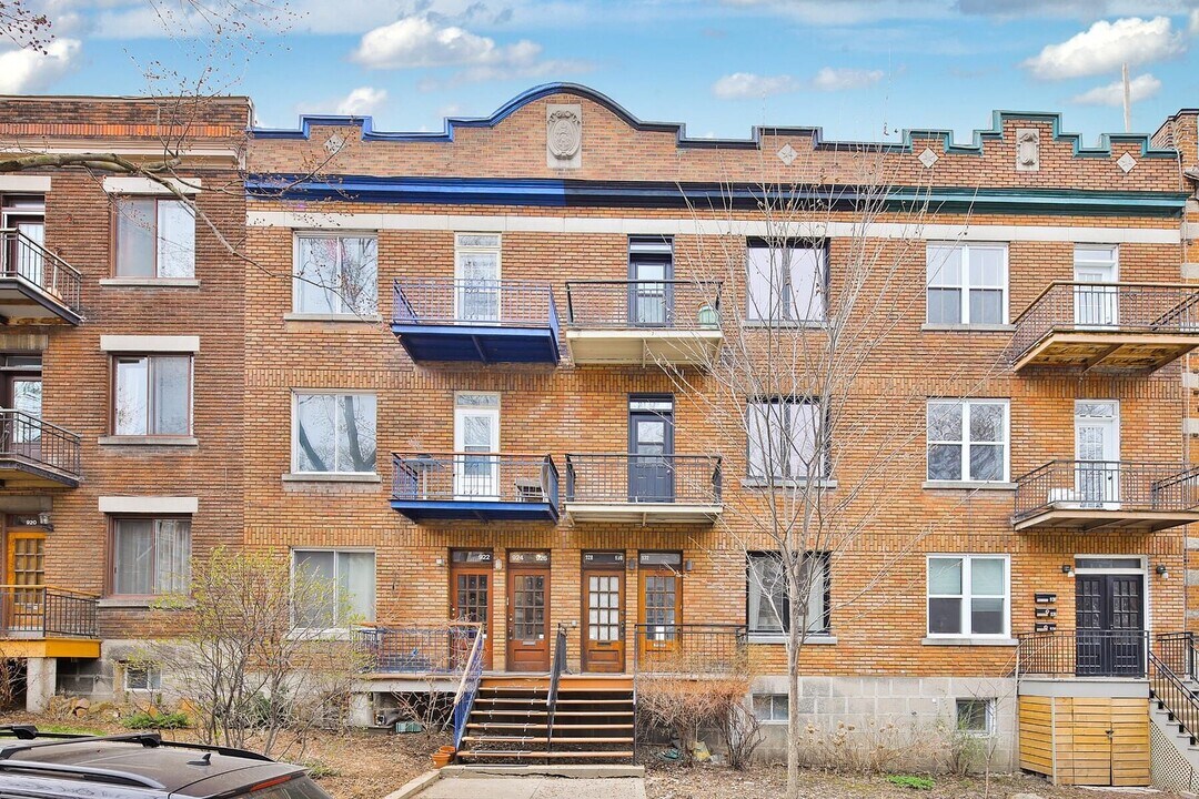 930 Av. Davaar in Outremont, QC - Building Photo