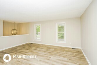 7402 Stone Bluff Ct in Louisville, KY - Building Photo - Building Photo