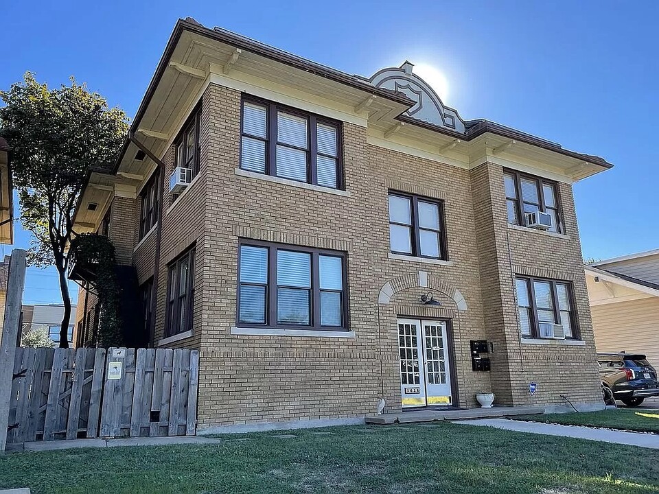 5638 Richard Ave in Dallas, TX - Building Photo