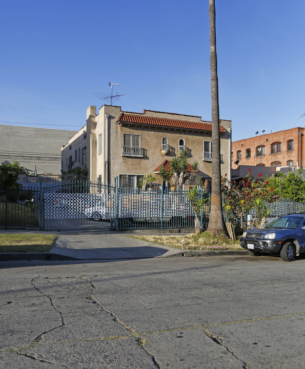 2832 Leeward Ave in Los Angeles, CA - Foto de edificio