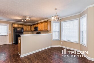 2716 King Arthur Ct in Buford, GA - Building Photo - Building Photo