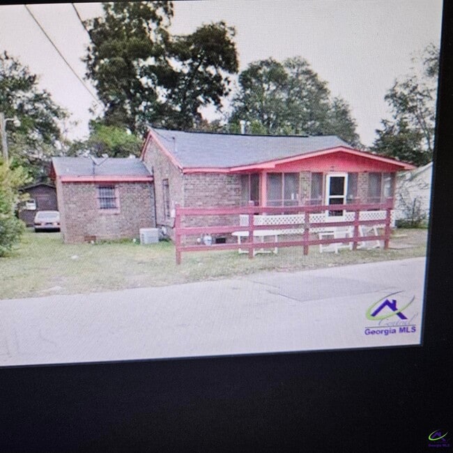 property at 503 Holmes St