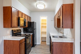 Boulevard Park Apartments in Denver, CO - Building Photo - Interior Photo