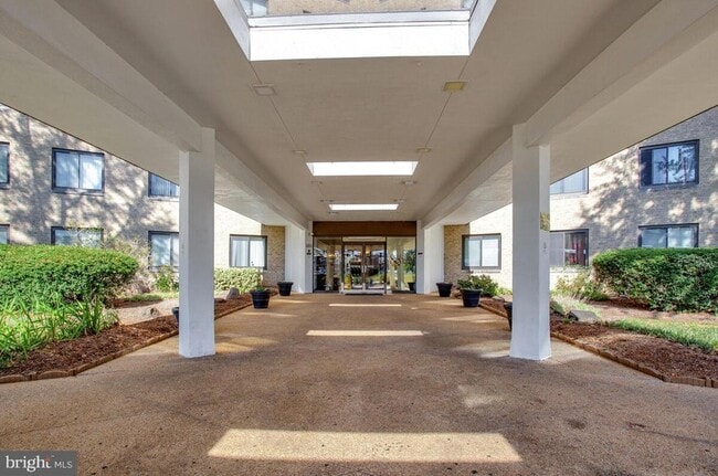 3450 Toledo Terrace, Unit 709 in Hyattsville, MD - Foto de edificio - Building Photo