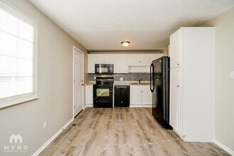 2437 Opal Ct in Grove City, OH - Building Photo - Building Photo