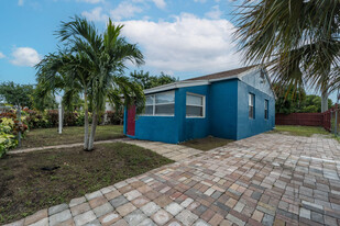 865 W 1st St in Riviera Beach, FL - Building Photo - Building Photo