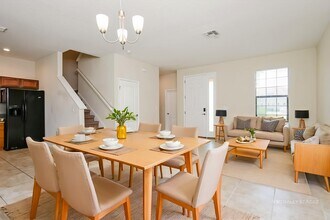 1462 Pacific Rd in Poinciana, FL - Building Photo - Building Photo