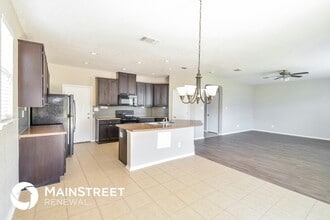 7906 Horse Hollow in San Antonio, TX - Building Photo - Building Photo