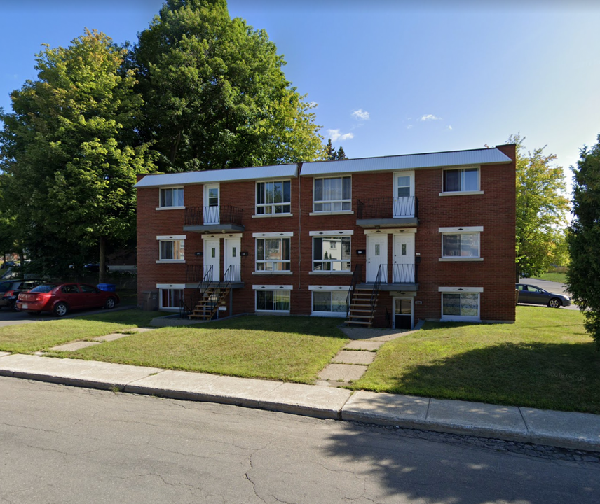 445 Castonguay in St-Jérôme, QC - Building Photo