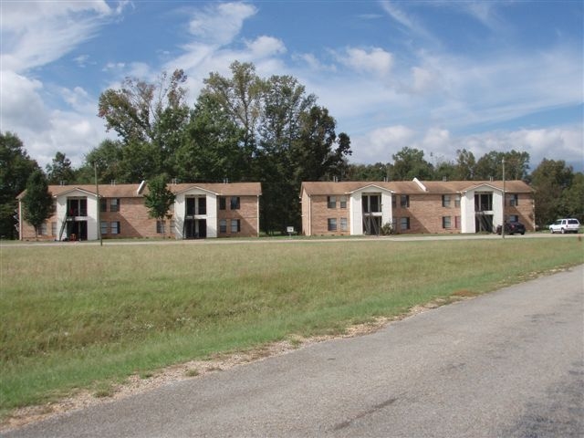 100 Frog Level Rd in Philadelphia, MS - Building Photo