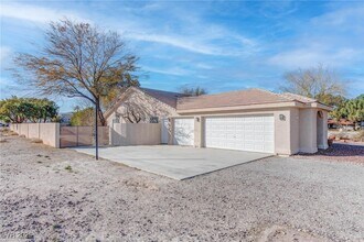 6171 Starlight Dr in Las Vegas, NV - Building Photo - Building Photo