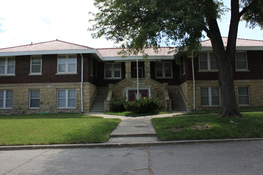 Dreiling Arms Apartments in Junction City, KS - Building Photo