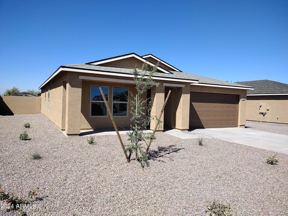 218 S Apache Ave in Eloy, AZ - Foto de edificio