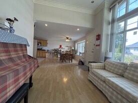 4380 Sardis St in Burnaby, BC - Building Photo