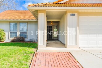 1820 S Central Ave in Tracy, CA - Foto de edificio - Building Photo