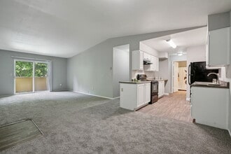 Arnada Pointe in Vancouver, WA - Building Photo - Building Photo