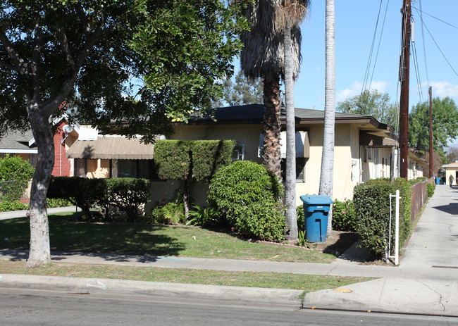 4729-4731 Live Oak St in Bell, CA - Foto de edificio - Building Photo