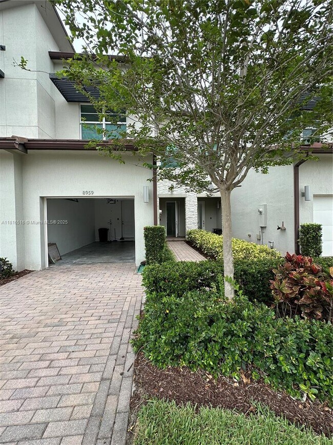 8959 Kingsmoor Wy in Wellington, FL - Building Photo - Building Photo