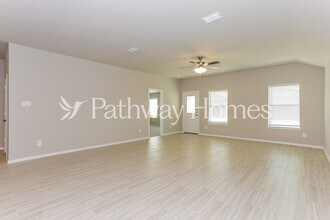 8417 Hollymead Ln in Fort Worth, TX - Building Photo - Building Photo