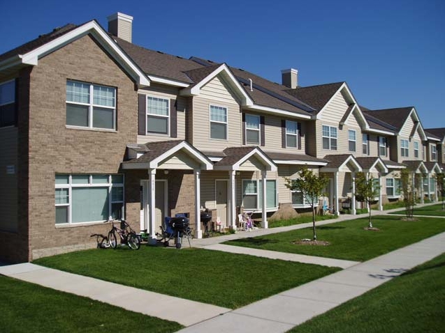 Maple Lakes Townhomes in Osseo, MN - Building Photo