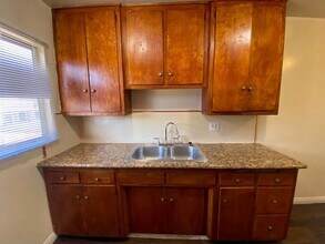 857 Glenway Dr in Inglewood, CA - Foto de edificio - Building Photo