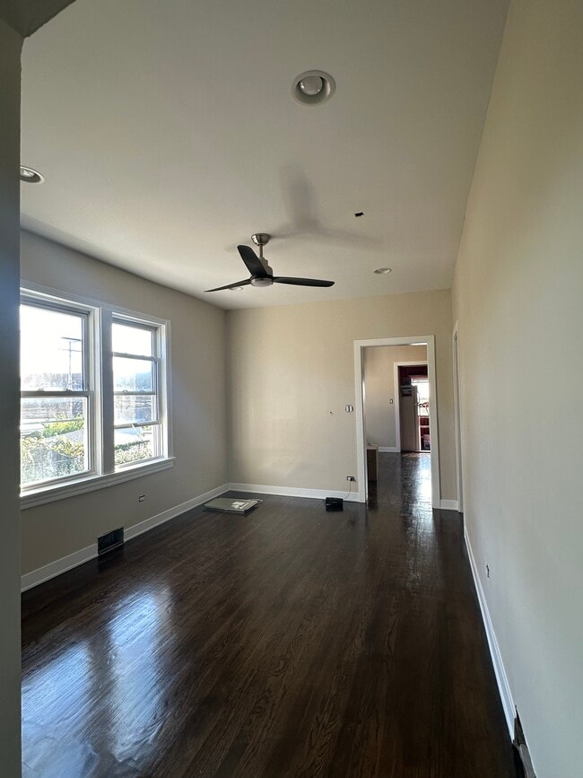 1622 N Long Ave, Unit 2 in Chicago, IL - Building Photo - Building Photo