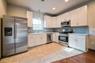 3704 Harmon Ave in Austin, TX - Building Photo - Building Photo